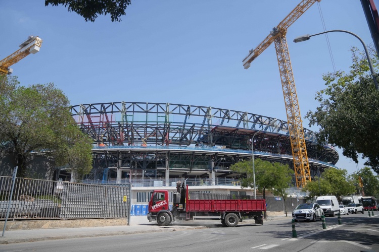 星空电竞-还没修好！世体：巴萨向欧足联申请欧冠首轮客场进行暂未收到答复